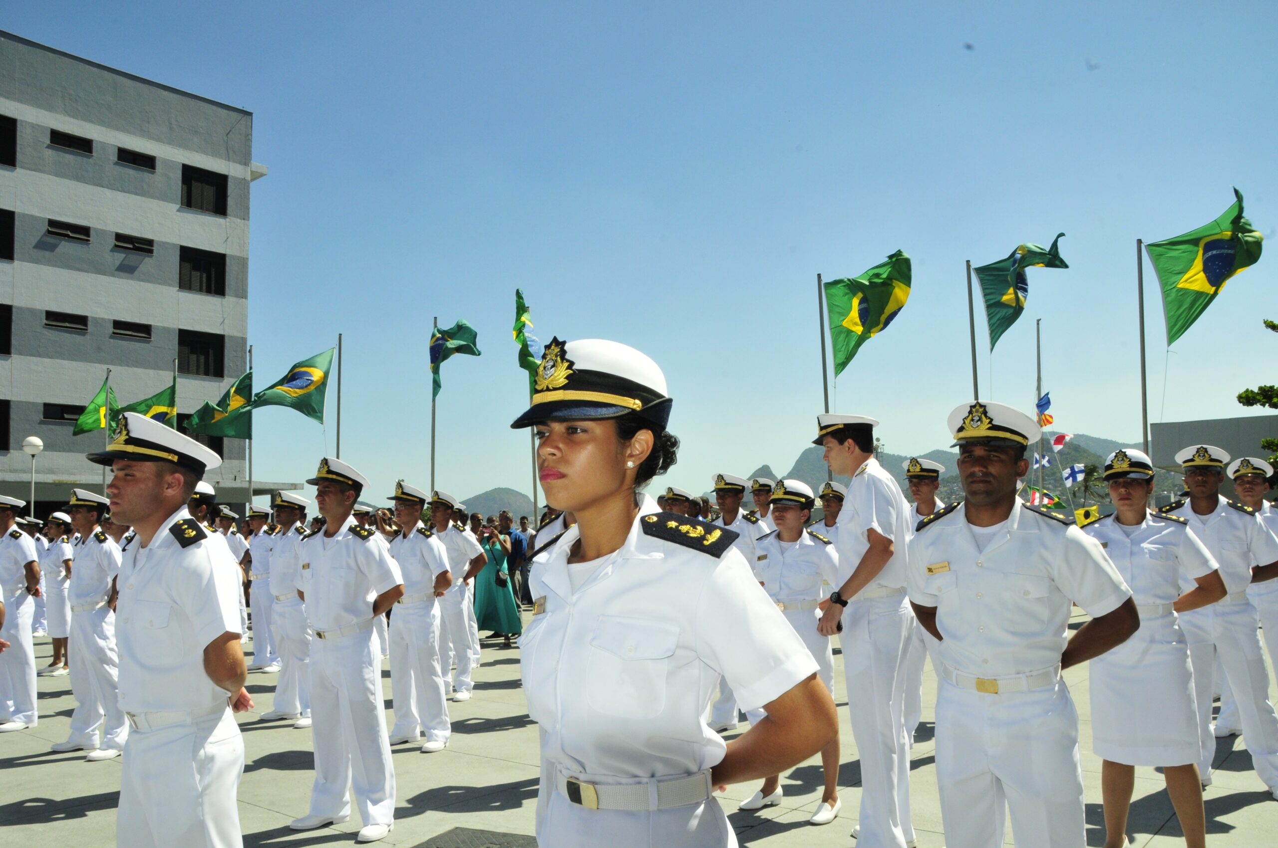 Marinha divulga três editais de concursos; confira quais são as vagas